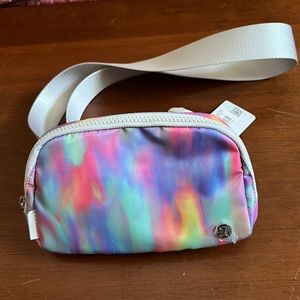 Everywhere belt bag 1L Prism wash
